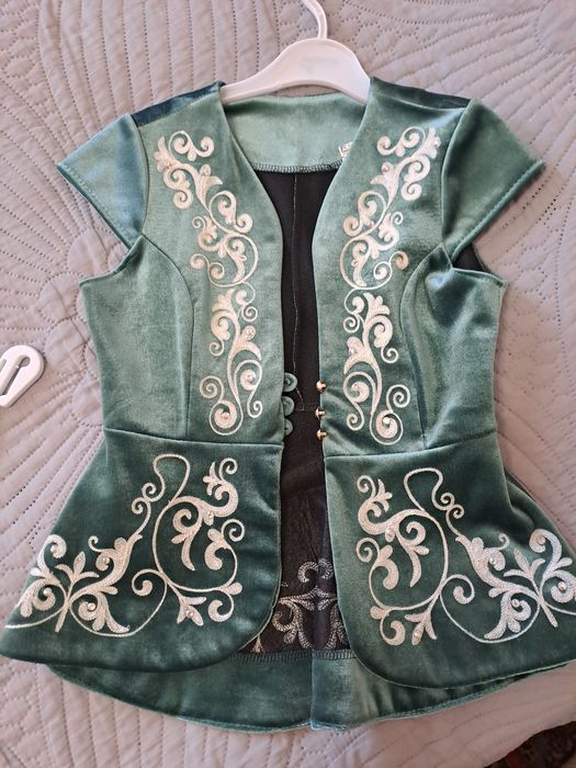 Национальный жилет для девочки