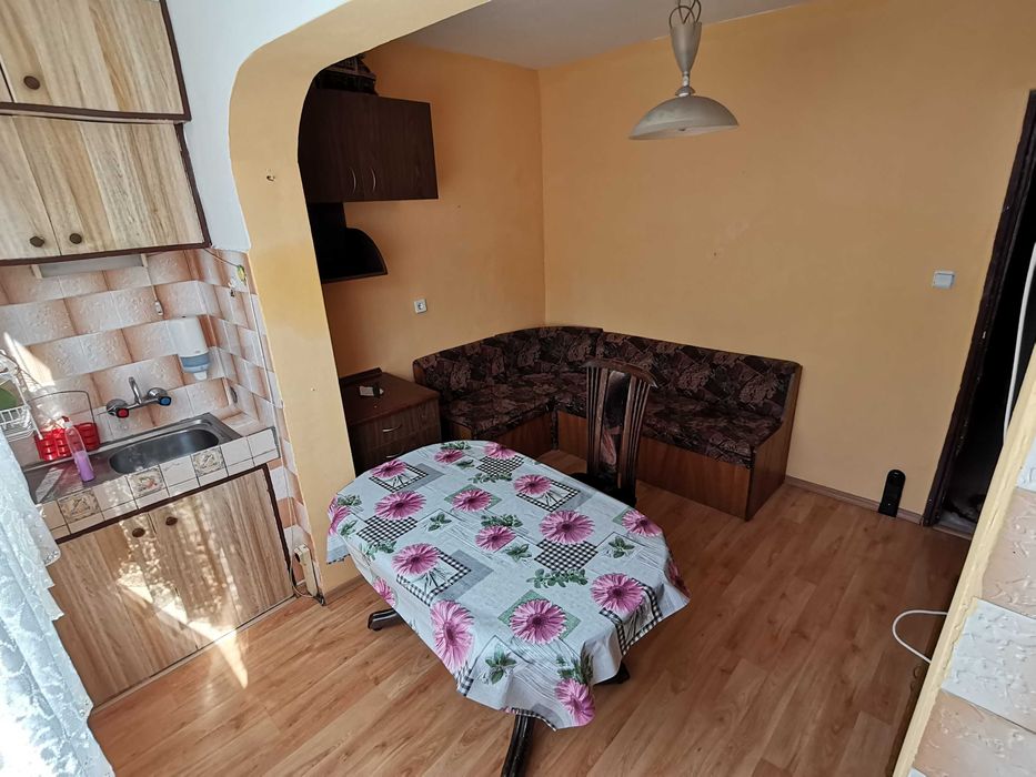 Дава се под наем Едностаен апартамент в Бургас, Славейков - 45 кв.м за 127.5 € - Снимка #1