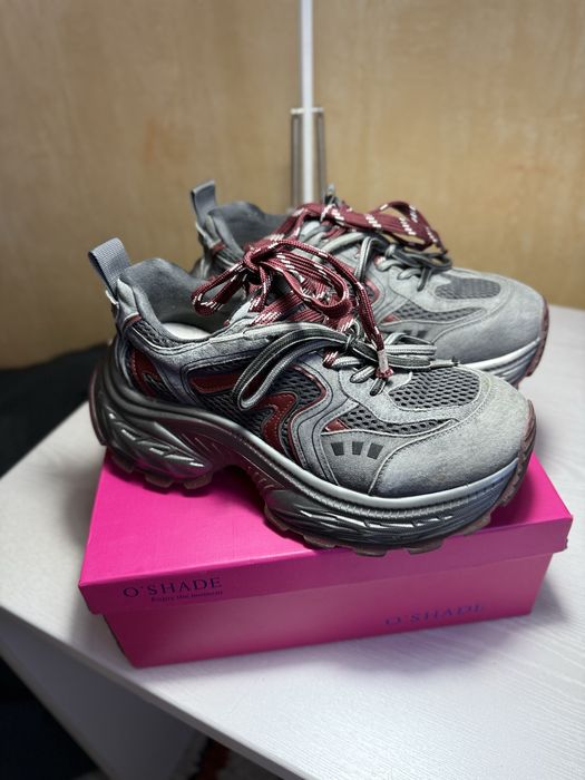 Продам стильные кроссовки.39 рр. 5000 тг.