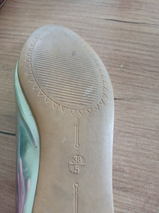 Vând sandale marime 38