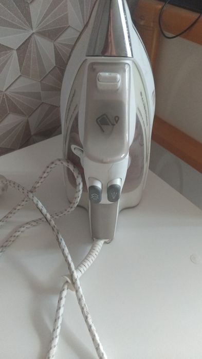 Продам утюг. Цена 3000