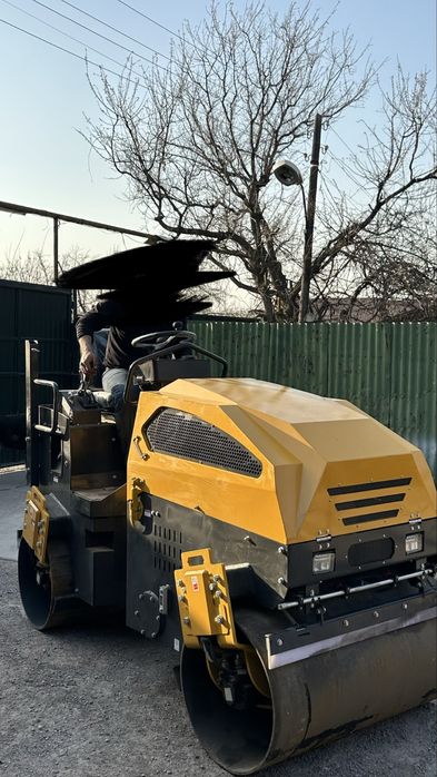 Дорожный каток, трех тонный