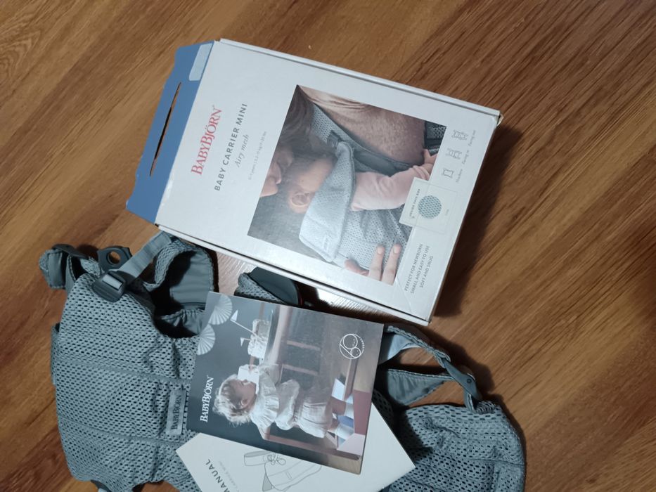 Vând marsupiu ergonomic BabyBjorn ,nou ,în cutie.