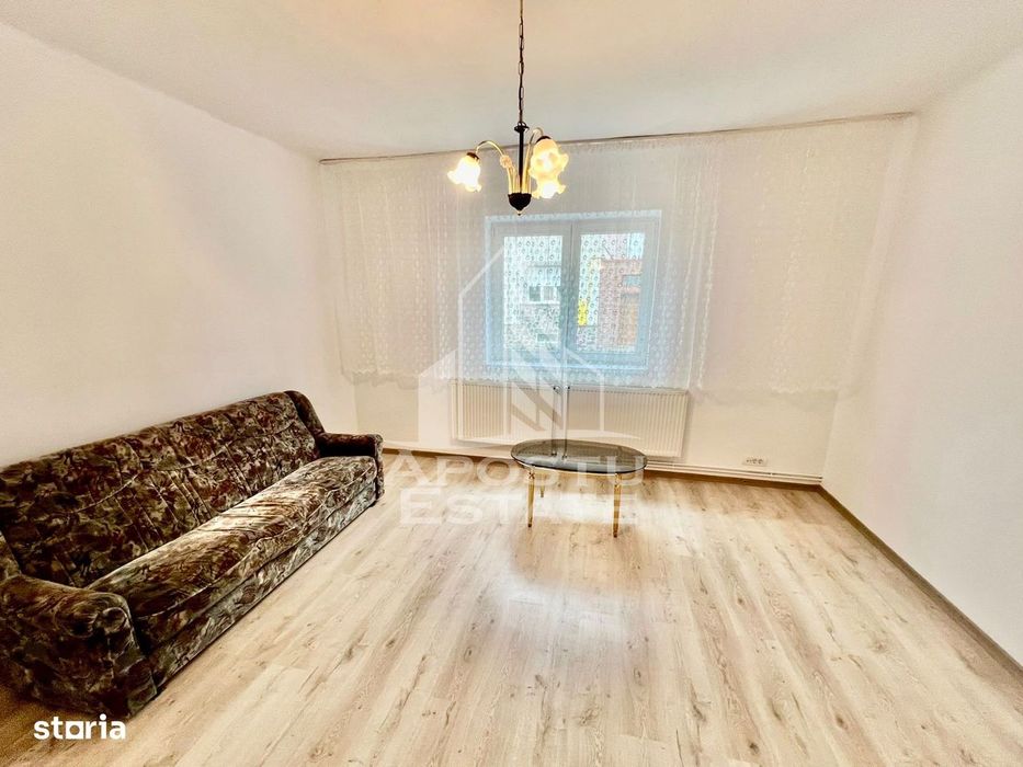 Casa curte comuna , 2 camere in Parneava