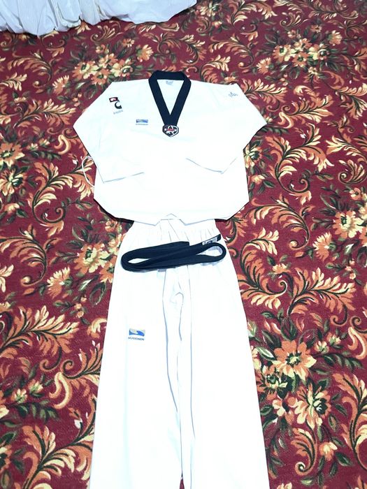 Таеквандо форма янги керески кукивон қора белбоқлари блан идеал янги