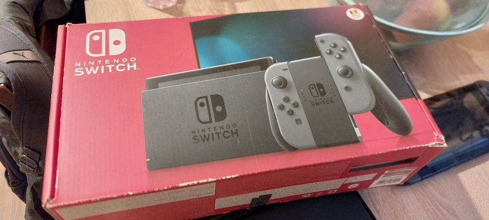 Switch 1 v2 + husa originala + joc Overcooked + skin grip-uri