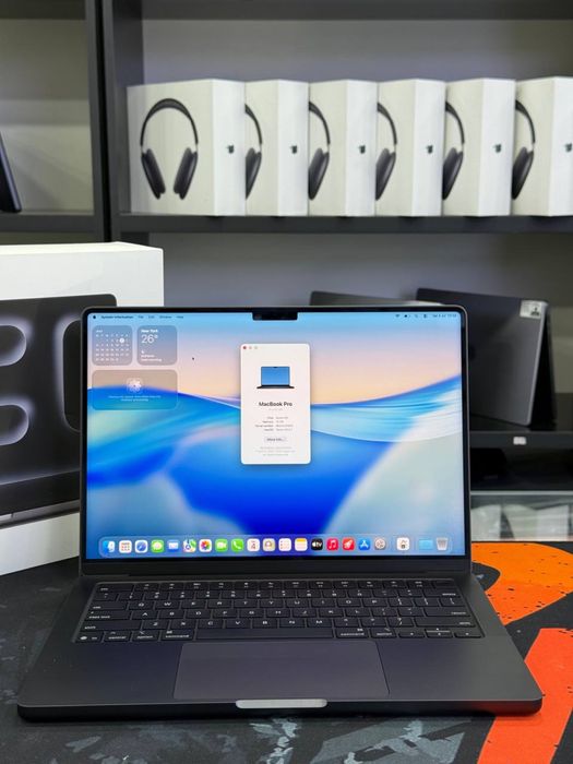 14-inch Macbook Pro Black 4K Pro M5 24/1T