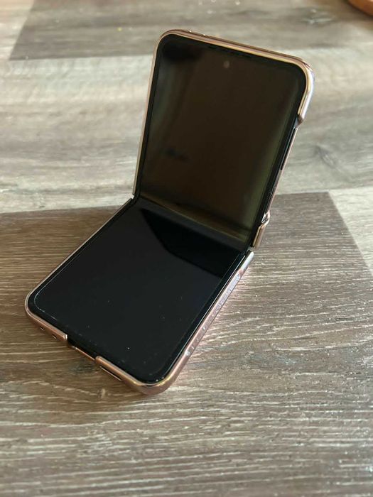 Samsung flip fe 7  8RAM 256GB