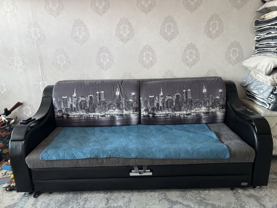 Продаю диван в хорошем состоянии.