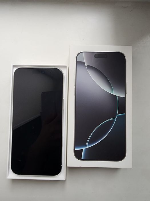 Продам 16 про макс 512