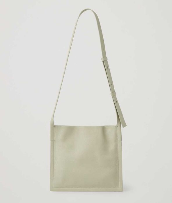 Дамска чанта от естествена кожа за през рамо на COS