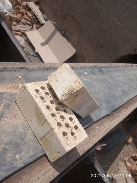 Пишган гишт Кирпич