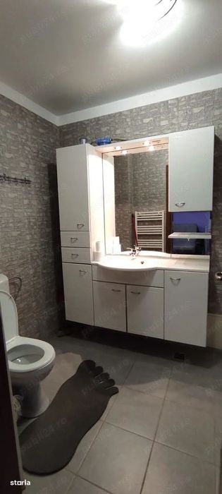 Apartament la etaj intermediar, balcon, zona Eroilor