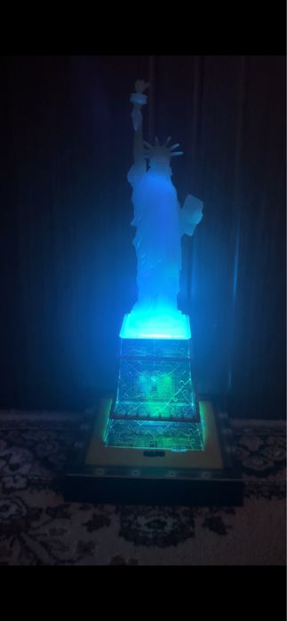 Vand Puzzle 3D Statuia Libertății in 7 culori fluorescente diferite