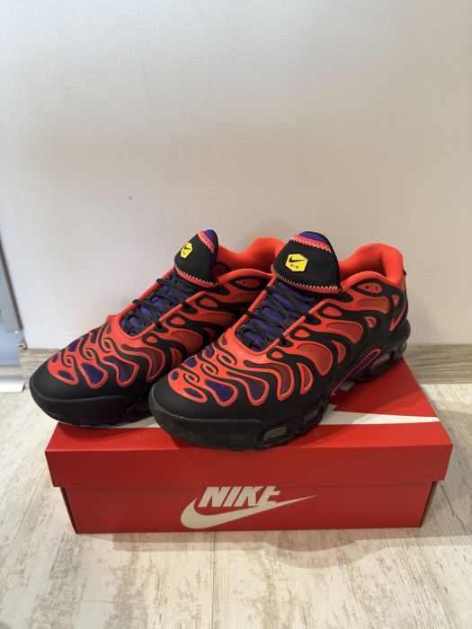 NIKE AIR MAX PLUS DRIFT TN черно червено 42,5