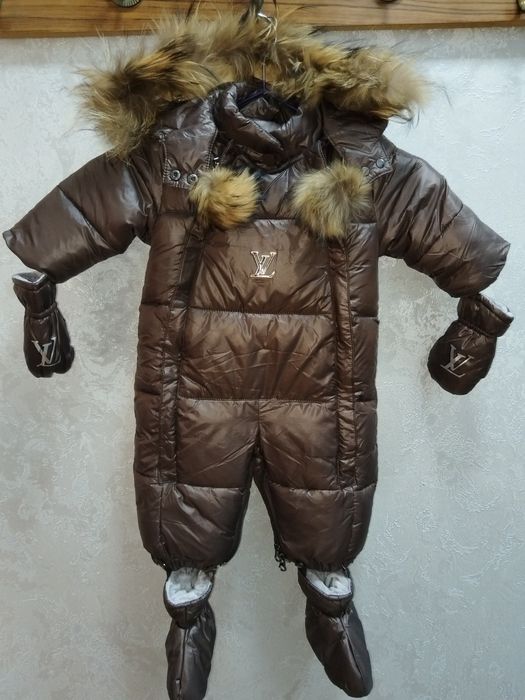 Продам детский зимний комбинезон