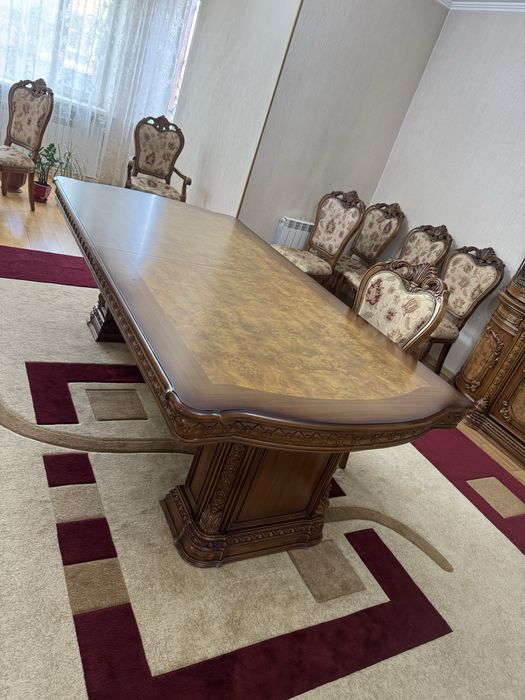 Стол стулья шкаф комод