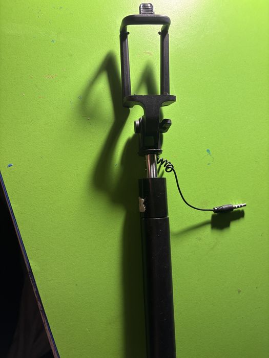 Селфи палка, работает слабо больше подойдет для декора