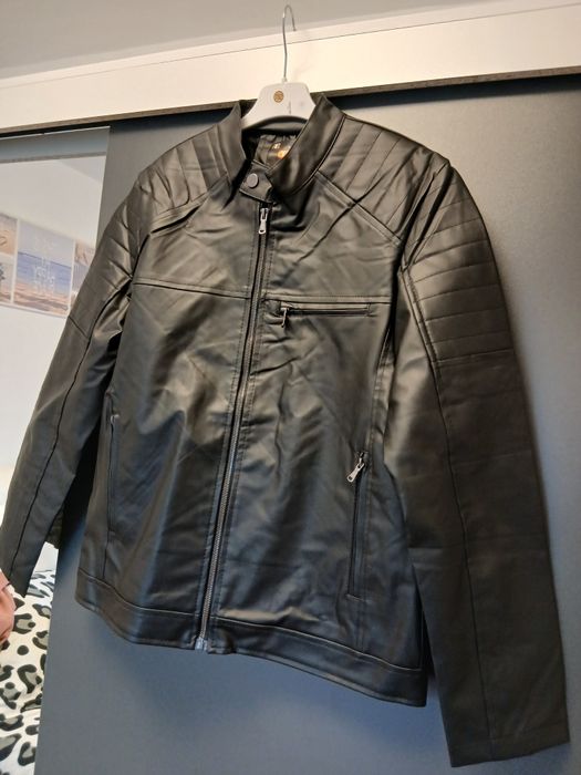 Vând geaca de imitație pilele nouă