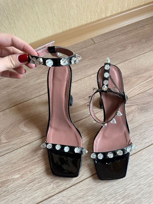 Gucci Amina Muaddi Alexander Wang Louis Vuitton