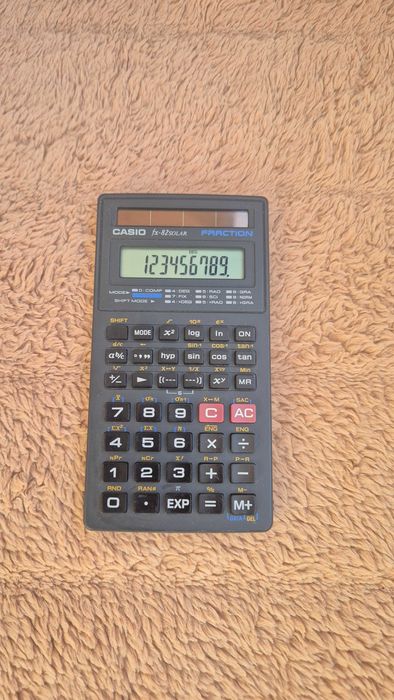 Научен калкулатор Casio fx-82 solar