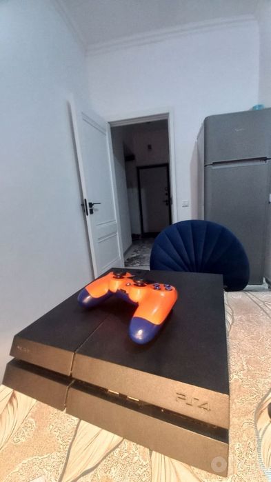 Ps 4 Pro holati zur deyarli ishlatilmagan 1 joystick bor