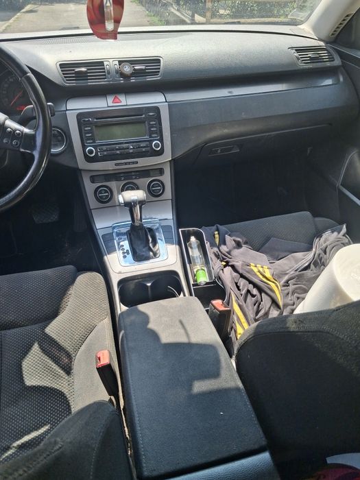 Vînd woswagen pasat b6 cutie automată  2006 mai multe informați la tel km 280 preț 2000 e