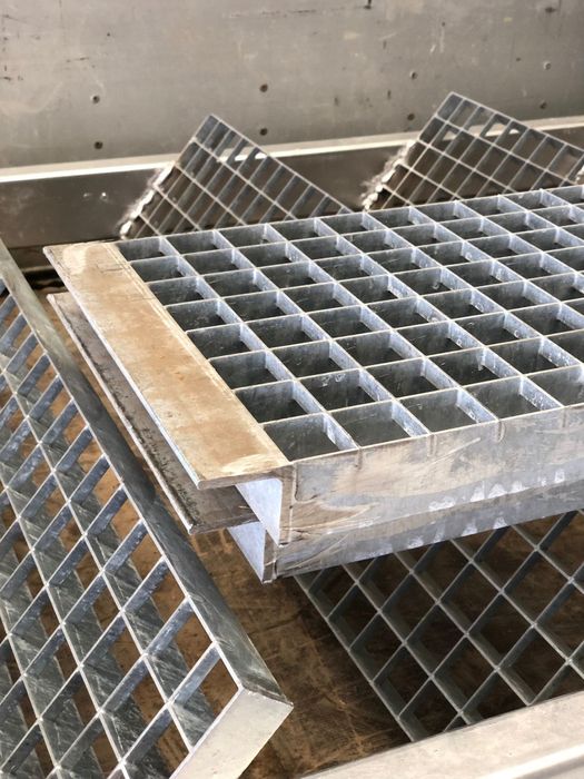 Trepte zincate 719×133