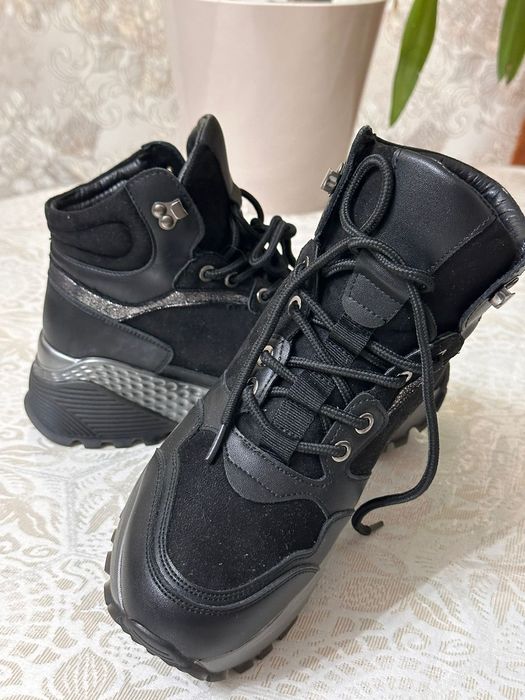 Продам зимнюю обувь