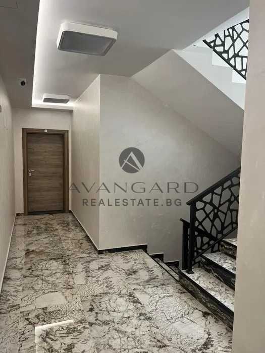 Продава се Тристаен апартамент в Пловдив, Христо Смирненски - 142 кв.м за 1046 €/кв.м - Снимка #2