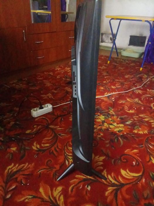 Продам телевизор Acron