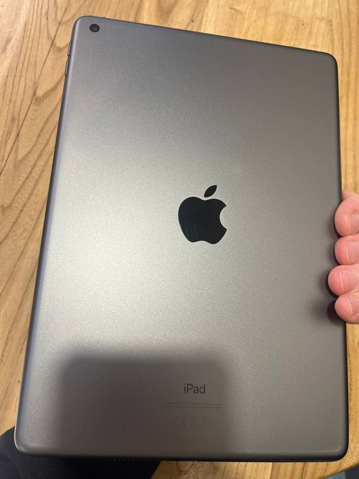 Айпад 8 32гб все работает