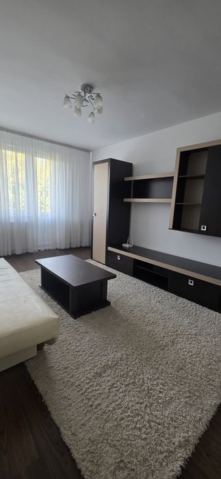 Închiriez apartament cu 2 camere in zona centrală