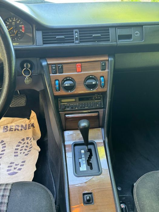 MERCEDES-BENZ E-Class 1987 — imagine 3