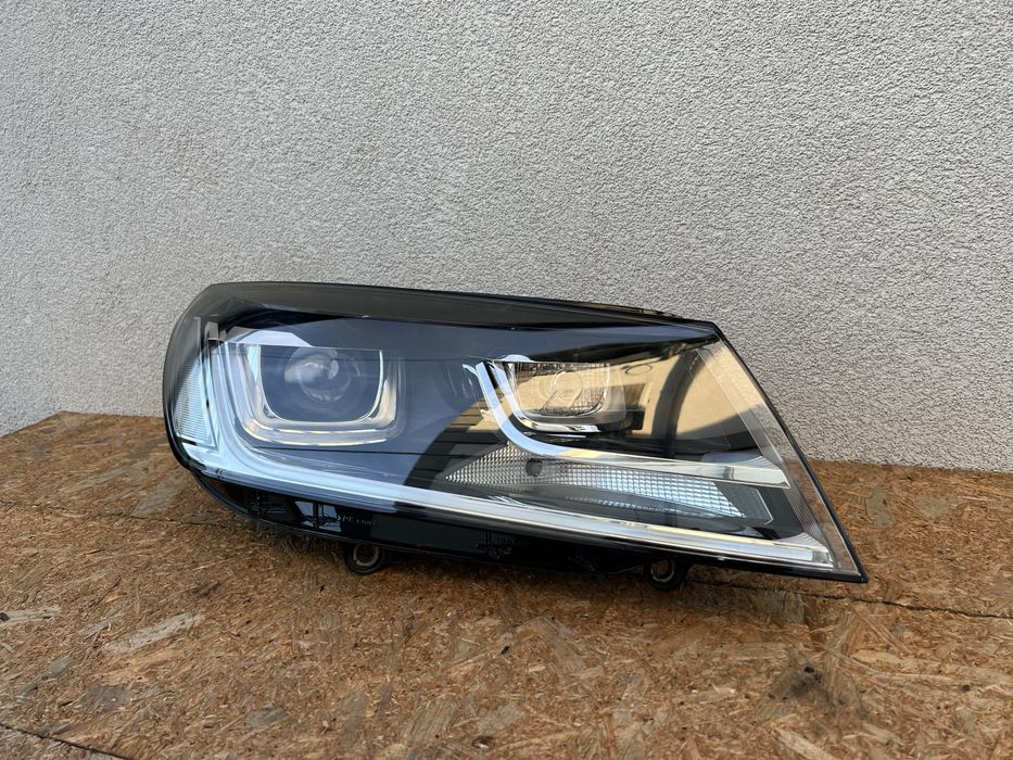 Far dreapta VW Touareg 7P Facelift 2016-2017-2018 Xenon adaptiv + LED