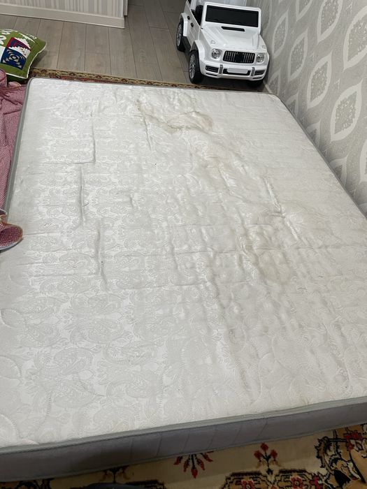 Матрас б/у для спальной комнаты