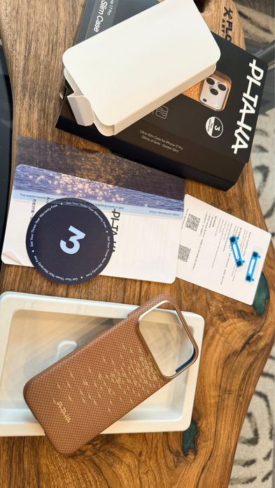 Husa Husa Pitaka iPhone 17 Pro  Ultra-Slim, Golden Glint (PitaTap