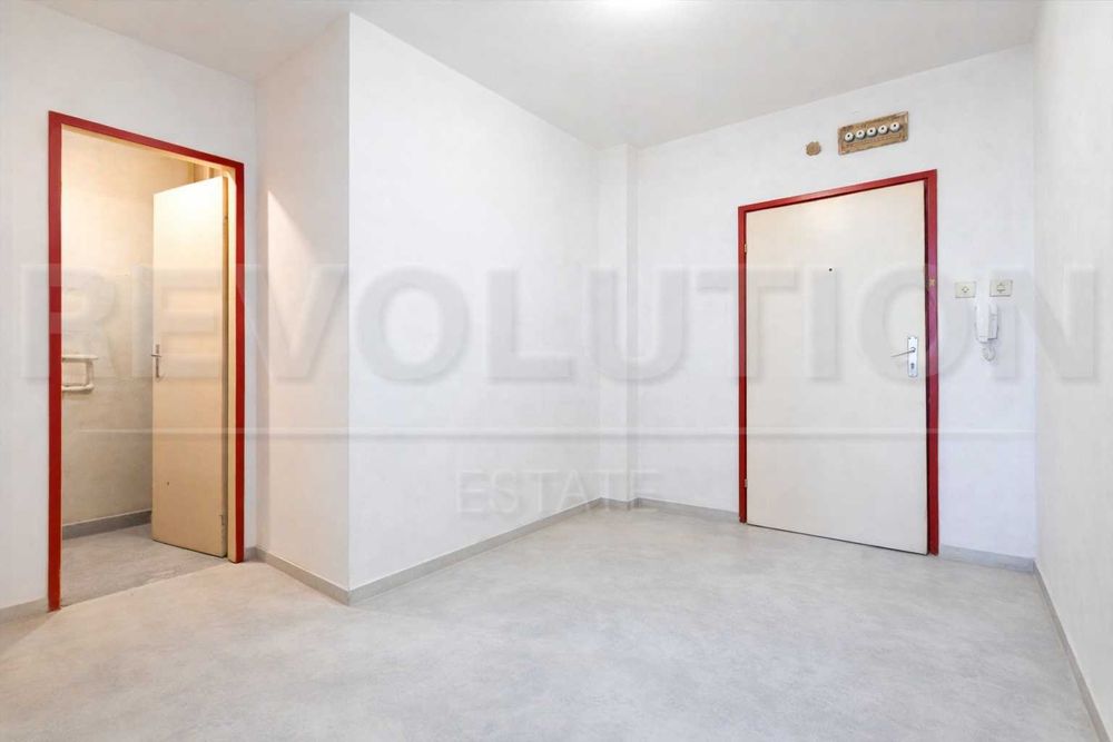 Тристаен апартамент в ж.к. Гео Милев