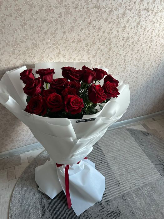 Цветы розы розовые, красные
