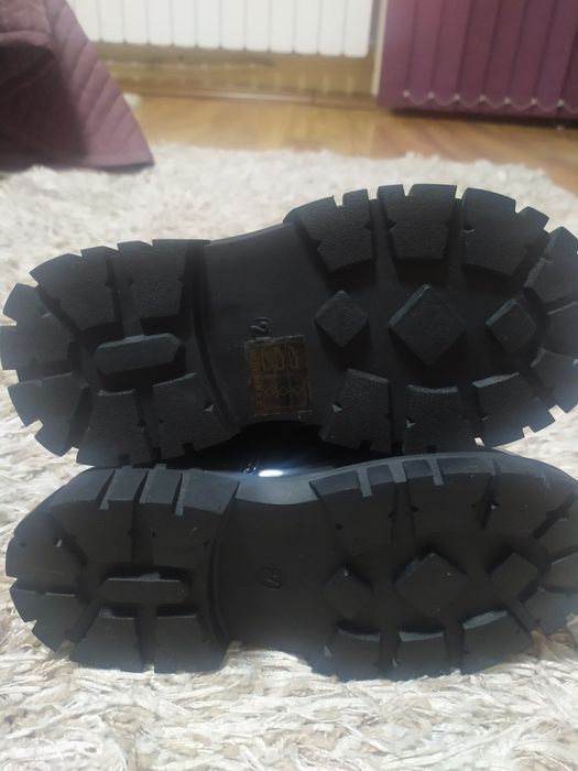 Детски лачени боти