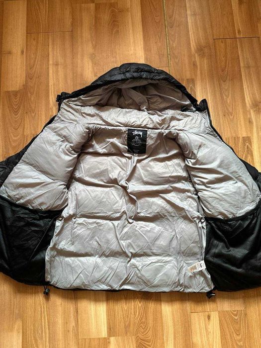 Geaca Stussycu eticheta (nu Nike, Gucci, Adidas, Balenciaga)