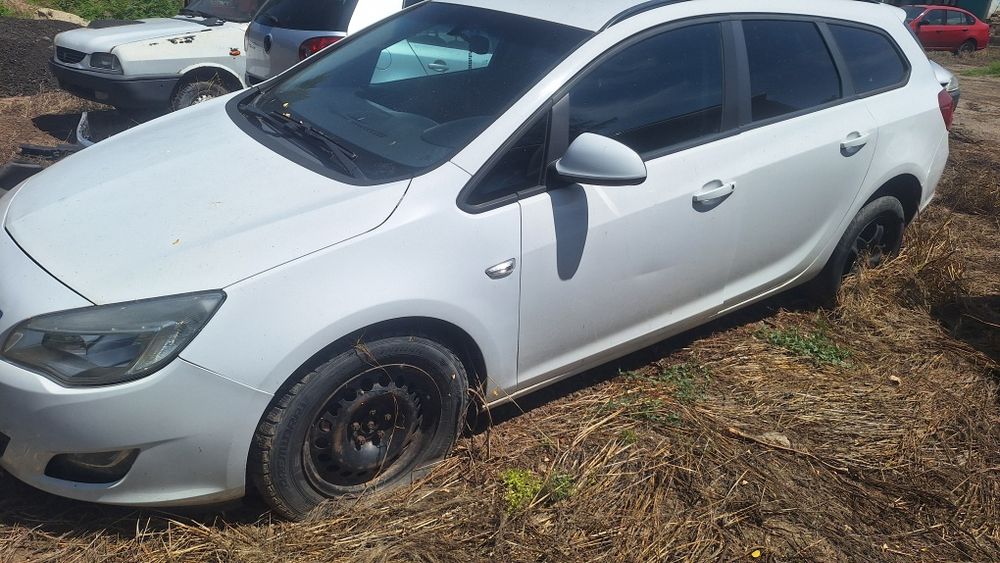 Capota tragar far opel astra j break 1.6 benzina gpl carlig remorca usa  motor cutie caseta directie