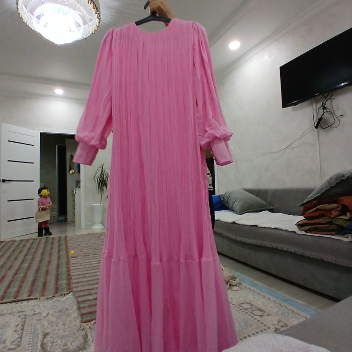 Продаю платье розовое