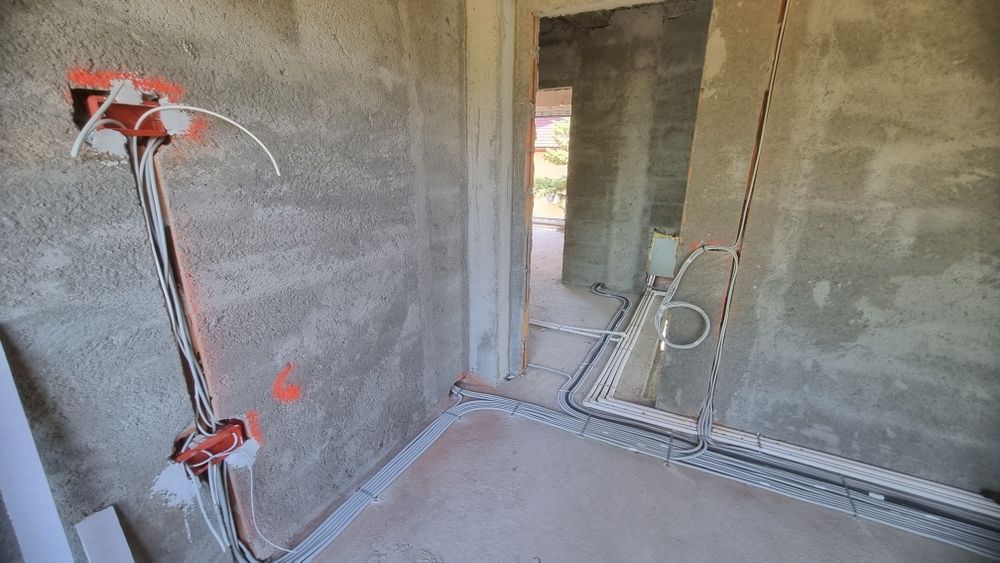 Electrician, instalatii electrice la case, ap. si spatii comerciale