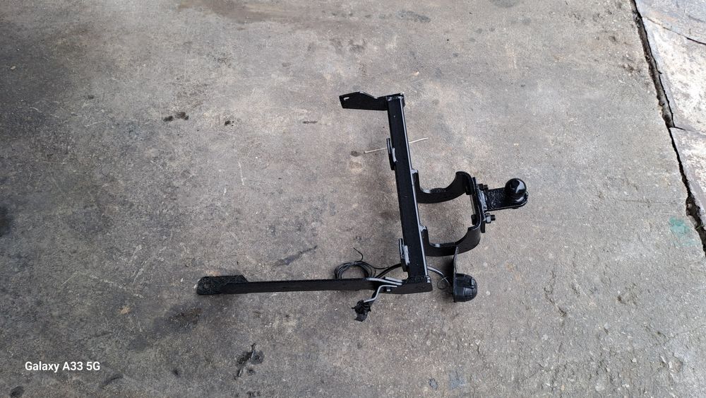 Продавам оригинален теглич за Peugeot 106 /Пежо 106