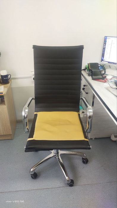 Кресло сотилади ҳолати янгидек