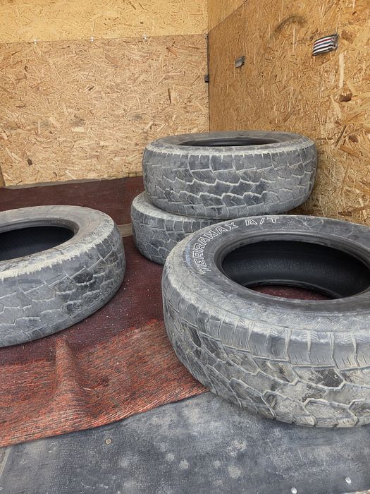 Продам б/у  шины R16 A/T