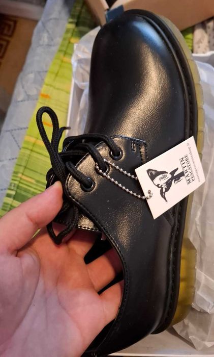 Pantofi noi cu eticheta