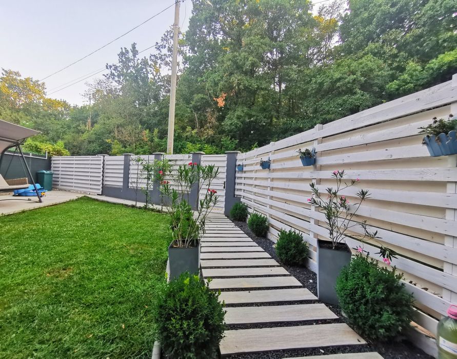 Tunari - casă duplex lângă pădure