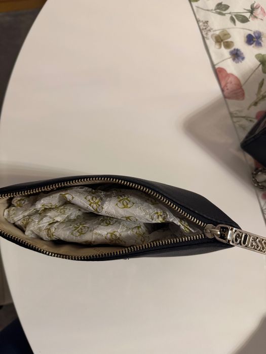 Оригинална дамска чанта Guess